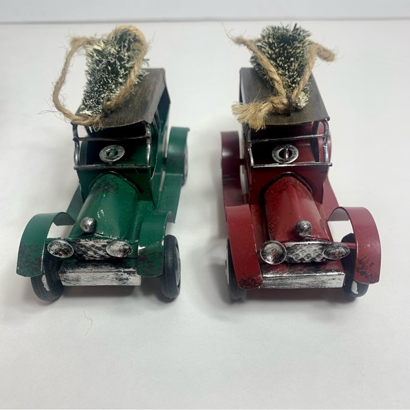 Set of old fashioned style cars ornaments. Red and green. - Picture 3 of 11